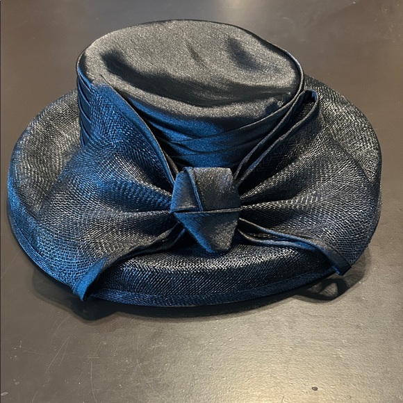 Chic Black Women's Hat with Bow Accent - Picture 3 of 6